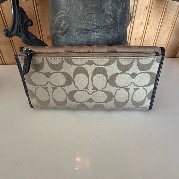 Coach Wallet. Perfect condition. - Picture 2 of 7